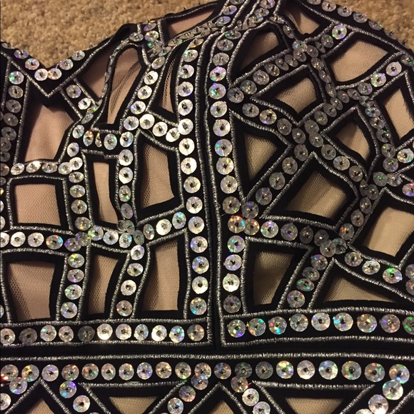 Short dress - Picture 3 of 4